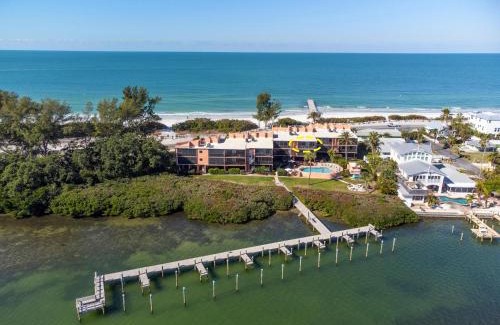 Bradenton Beach House | Coquina Moorings 203: Top-Rated Stay with Pool & Breakfast