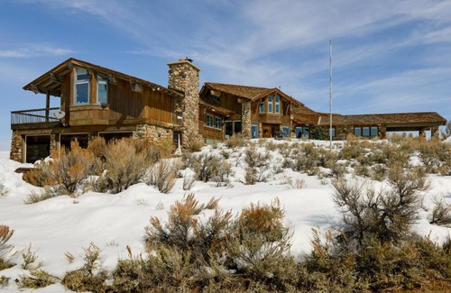 Cora House | Cozy Cora Home with Mountain Views and On-Site Fishing