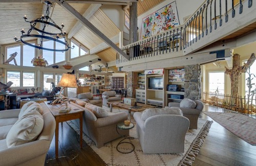 Cora House | Cozy Cora Home with Mountain Views and On-Site Fishing
