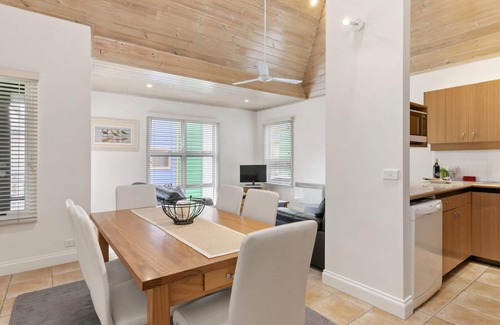 Lorne Apartment | Oceanfront Oasis: Cora Lynn 13 - Guest Rated 9.8