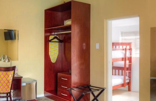 Winterstrand House | Coral Beach House: Family-Friendly Stay with Ocean Views