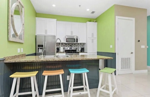 South Padre Island Condo | Coral Cave Condo: Beachfront Views, Pools & Spa Amenities