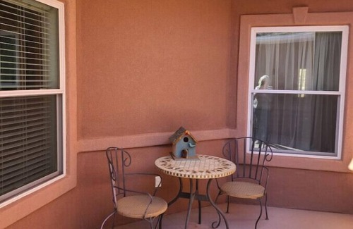 Kanab Apartment | Coral Cliffs Casita: Pet-Friendly Retreat with Breakfast