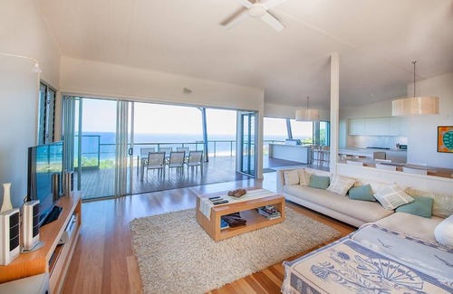 Agnes Water House | Coral Crest: Oceanfront Retreat with Breathtaking Views