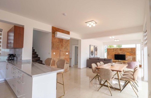 Peyia Town Villa | Coral Elite Residence: 4-Bedroom Villa with Private Pool
