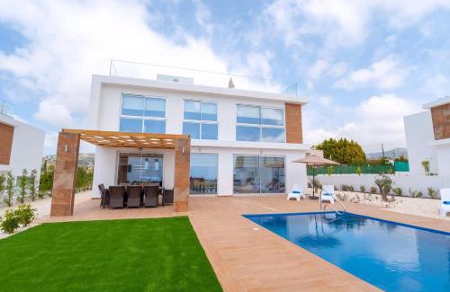 Peyia Town House | Private Pool Retreat for 8 in Scenic Peyia, Cyprus