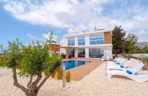 Peyia Town House | Private Pool Retreat for 8 in Scenic Peyia, Cyprus