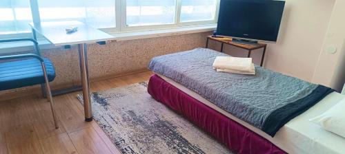 Netanya Apartment | Cozy Coral Guest House in Netanya - Family-Friendly Stay