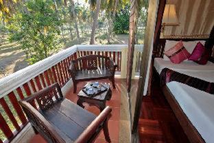 Phongprasan Resort | Discover Coral Hotel Bangsaphan: Beachfront Bliss Awaits