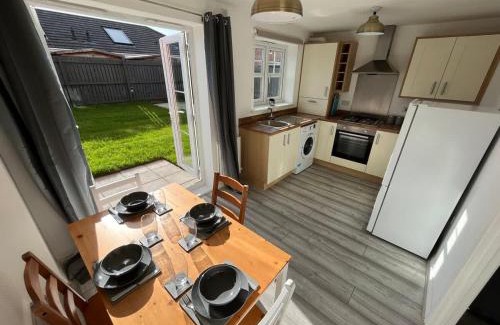 Thornaby On Tees House | Pet-Friendly Coral House with 10/10 Guest Reviews