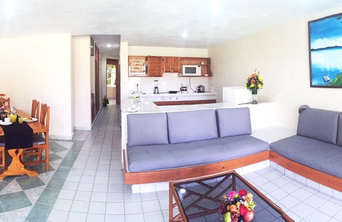 Ixtapa Hotel | Relax at Coral Ixtapa: Family-Friendly with Pool & Spa