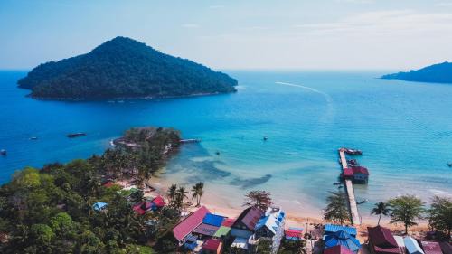 Koh Rong Sanloem House | Oceanfront Coral Hotel - Family-Friendly with Ocean Views