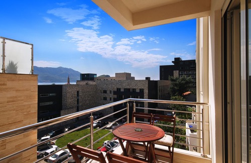 Gospostina Apartment | Coral: Oceanfront One-Bedroom Apartment Near Old Town