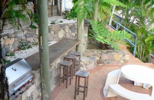 Shute Harbour Hotel | Premier Coral Point Lodge: Family-Friendly with Pool Access