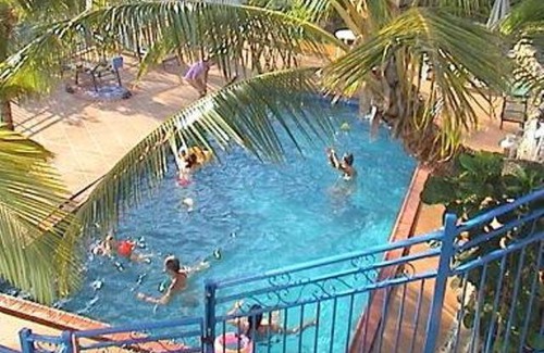 Shute Harbour Hotel | Premier Coral Point Lodge: Family-Friendly with Pool Access
