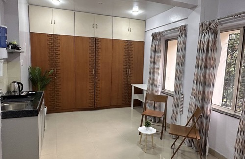 Pune Apartment | Cozy Private Studio near Osho in Koregaon Park with WiFi