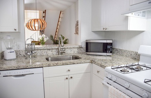 Key Biscayne Hotel | Relax at Coral Reef: Pool, Spa & Family-Friendly Retreat
