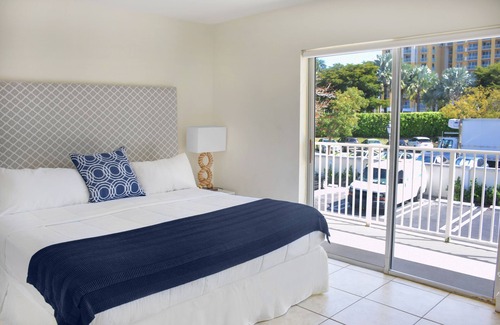 Key Biscayne Hotel | Relax at Coral Reef: Pool, Spa & Family-Friendly Retreat