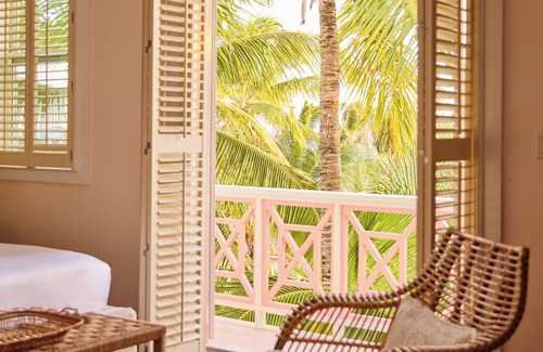 Dunmore Town Hotel | Coral Sands Hotel: Family-Friendly Retreat with Pool Access