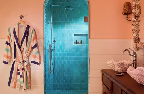 Dunmore Town Hotel | Coral Sands Hotel: Family-Friendly Retreat with Pool Access