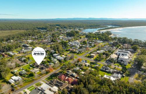 Huskisson House | Cozy Coral Villa with Ocean Views in Jervis Bay