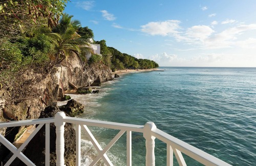 Prospect Apartment | Oceanfront Escape at Coralita No.2 with Family-Friendly Perks