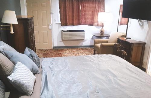 Hutchinson Hotel | Oceanfront Comfort at Sky-Palace Inn & Suites Hutchinson