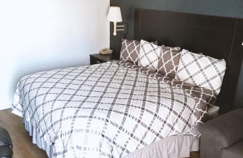Hutchinson Hotel | Oceanfront Comfort at Sky-Palace Inn & Suites Hutchinson