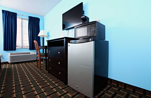 Newton Hotel | Discover Comfort at Coratel Inn & Suites By Jasper Newton