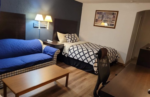 Hutchinson Hotel | Budget-Friendly Stay at Sky-Palace Inn & Suites Hutchinson
