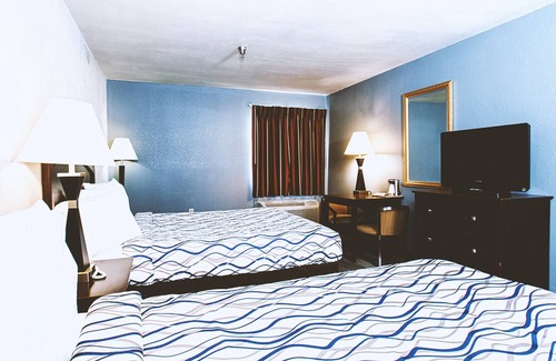 Park City House | Coratel Inn & Suites by Jasper Park City - Wichita North - DQBNS