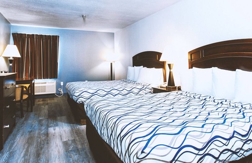 Park City House | Coratel Inn & Suites by Jasper Park City - Wichita North - DQBNS