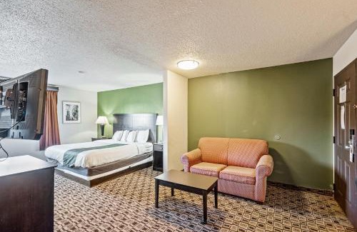 Wichita Hotel | Pet-Friendly Coratel Plus Suites with Pool near Airport