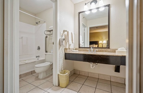 Wichita Hotel | Comfortable Coratel Plus Suites Wichita West with Great Amenities