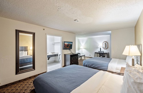 Wichita Hotel | Comfortable Coratel Plus Suites Wichita West with Great Amenities