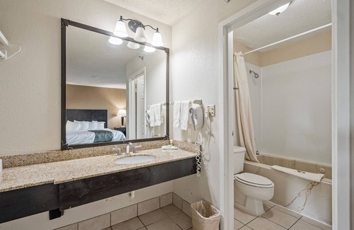Wichita Hotel | Comfortable Coratel Plus Suites Wichita West with Great Amenities