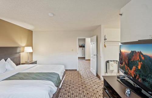 Wichita Hotel | Pet-Friendly Coratel Suites with Pool & Family Amenities