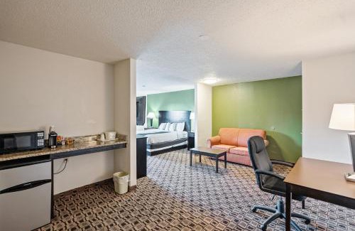 Wichita Hotel | Pet-Friendly Coratel Suites with Pool & Family Amenities
