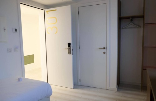 Lommel Hotel | Family-Friendly Corbie Lommel Ring with Breakfast & Kitchen