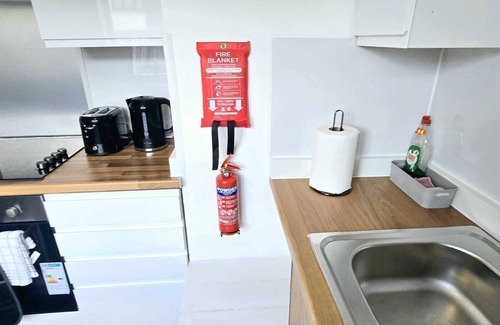 Corby Apartment | Corby City Centre -2 Bedrooms with sofa bed ideal for contractors & families