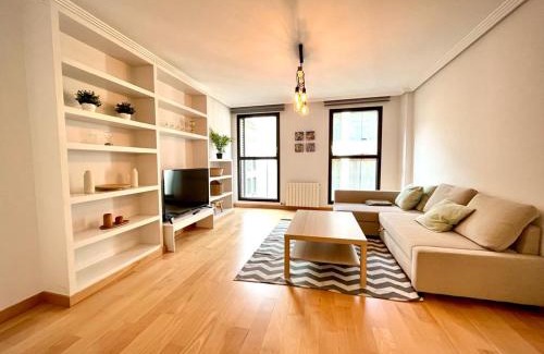 Burgos Apartment | Convenient Stay at Cordón 2 Piso with Parking & Pet Friendly