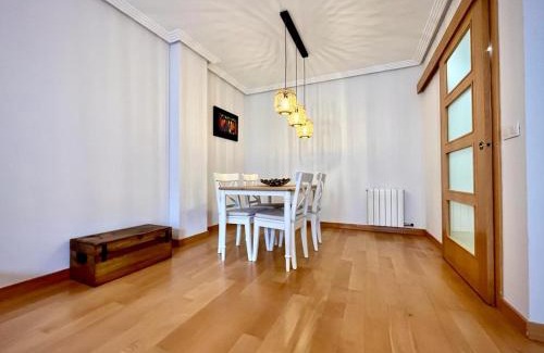 Burgos Apartment | Convenient Stay at Cordón 2 Piso with Parking & Pet Friendly