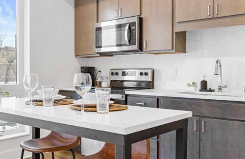Riverview Apartment | Cordelle 320 · Skyline View 1 Bed - Pool, Gym, Arcade