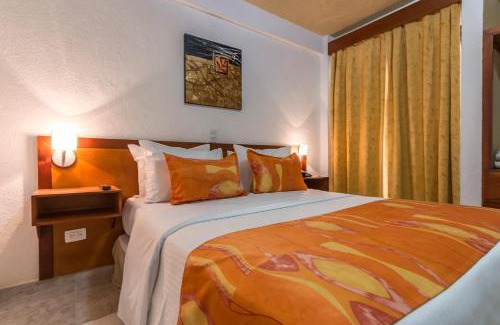 Monte Carmelo Hotel | Discover Cordillera Hotel: Family-Friendly with Pool & Hot Tub