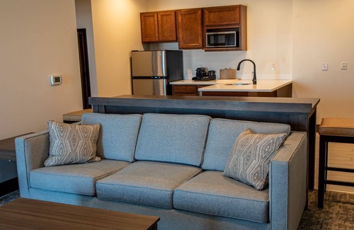 Snowshoe Hotel | Welcoming Corduroy Inn & Lodge: Family-Friendly Retreat