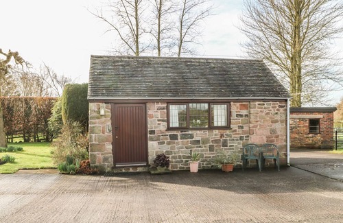 Stoke-on-Trent Cottage | Discover CORDWAINER COTTAGE: A Romantic Getaway in Bagnall