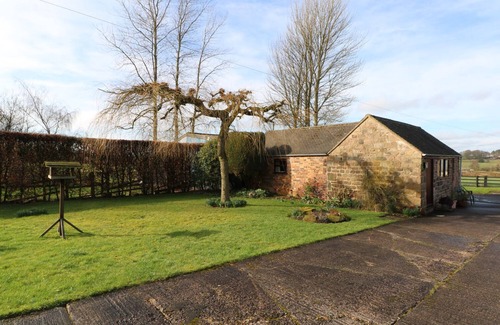 Stoke-on-Trent Cottage | Discover CORDWAINER COTTAGE: A Romantic Getaway in Bagnall