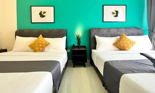 Kota Warisan Apartment | Stylish Core Soho Designer Suite with Pool & Family Amenities