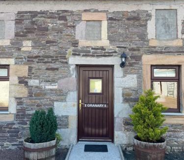 Lanark House | Corehouse Farm Cottages: Cozy Retreats for Families & Pets