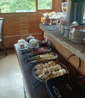 Santo Antonio do Pinhal Hotel | Beautiful Pousada Cores e Flores da Serra - Pet Friendly Stay